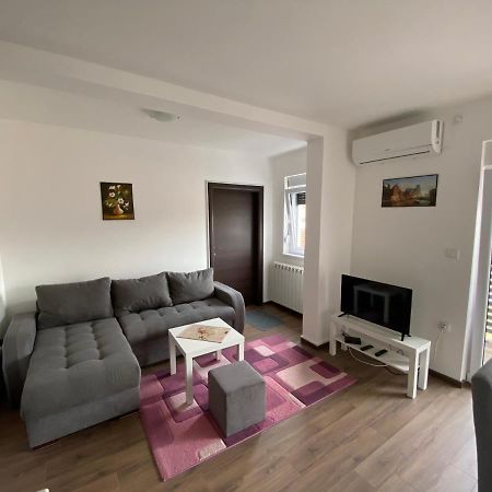 Dom Apartmani Κραγκούγιεβατς Εξωτερικό φωτογραφία