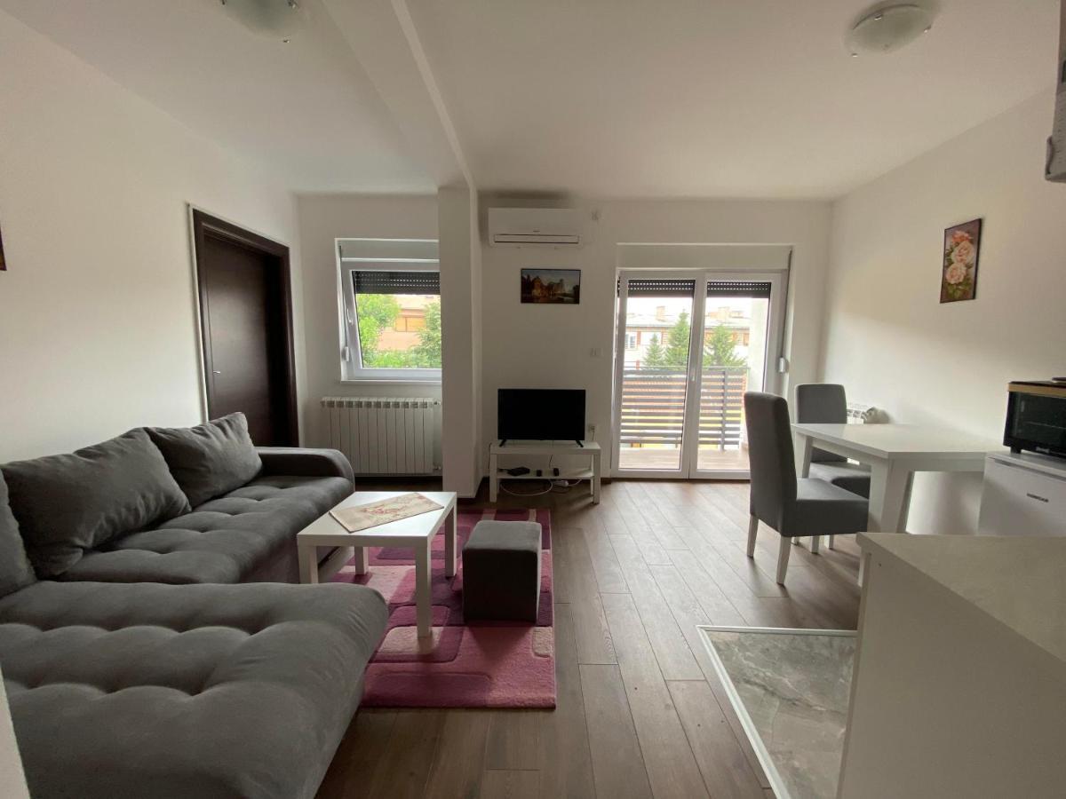 Dom Apartmani Κραγκούγιεβατς Εξωτερικό φωτογραφία