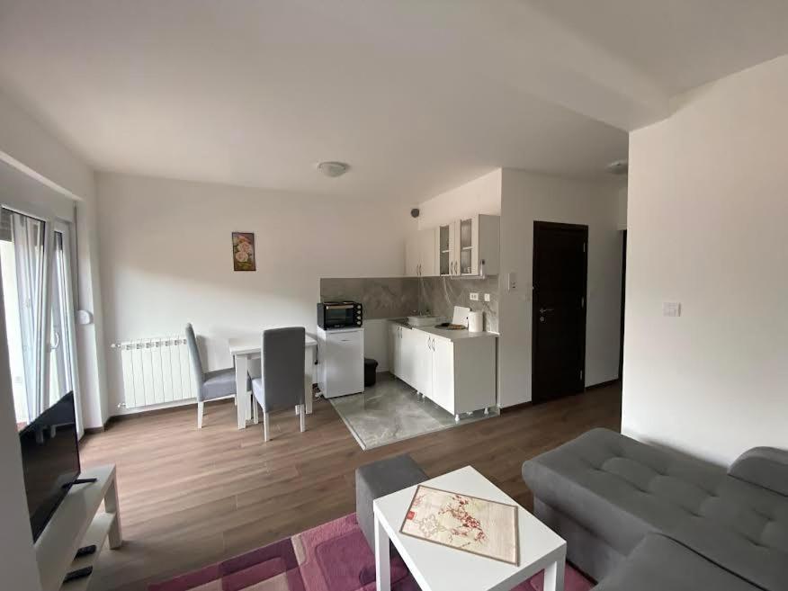 Dom Apartmani Κραγκούγιεβατς Εξωτερικό φωτογραφία